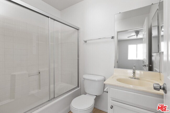 Building Photo - 6616 Sylmar Ave