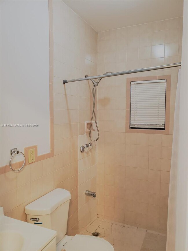 Building Photo - 2140 SW 25th St