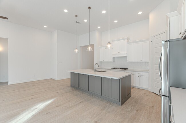 Building Photo - 15910 Mahogany Mist Dr