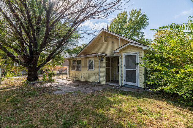 Building Photo - 1514 S Waco Ave