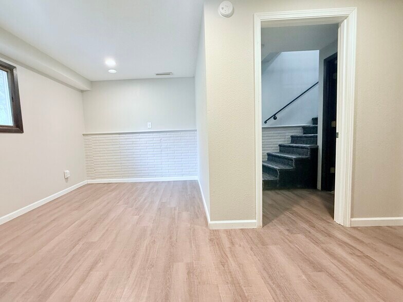 Bed #3 - 2302 W 3rd St