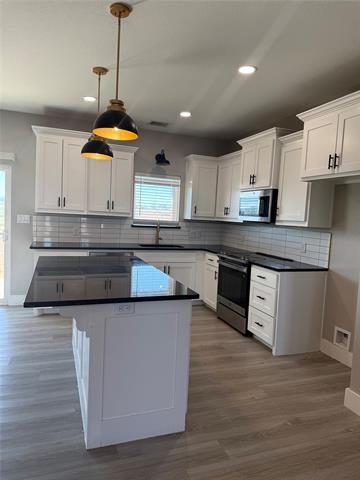 Building Photo - 142 County Rd