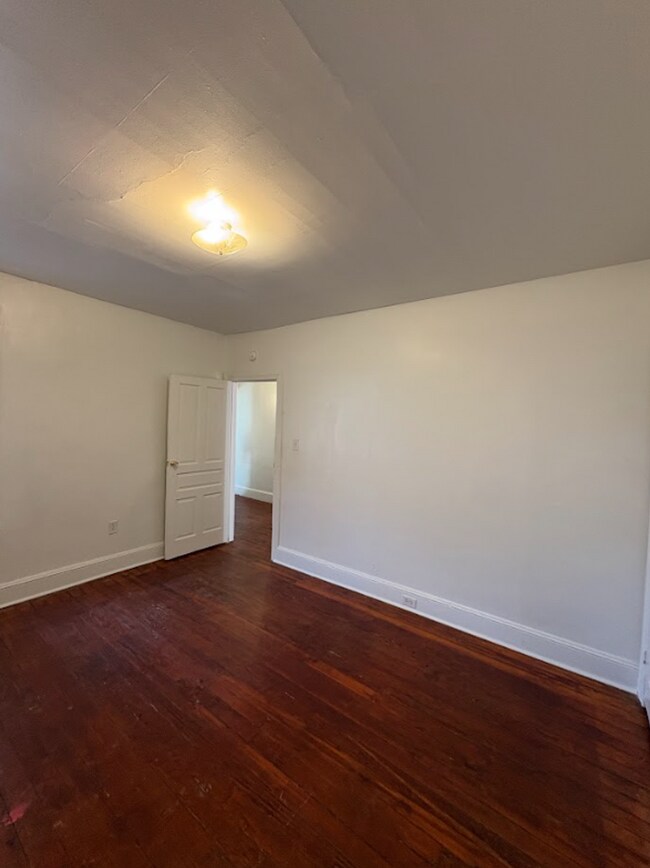 Building Photo - COMING SOON! 3 Bedroom Apartment - York City SD