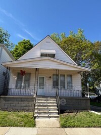 Building Photo - 15251 Maplewood Ave