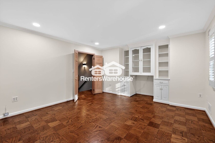 Building Photo - 986 N Royal St