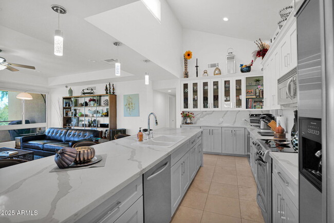 Building Photo - 7760 E Gainey Ranch Rd