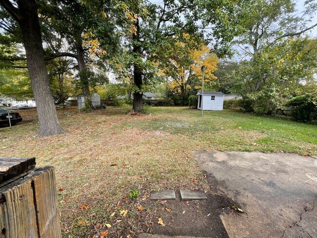 Building Photo - Updated 3 Bedroom- Convenient to Restaurants, Cone Hospital & Wendover Ave