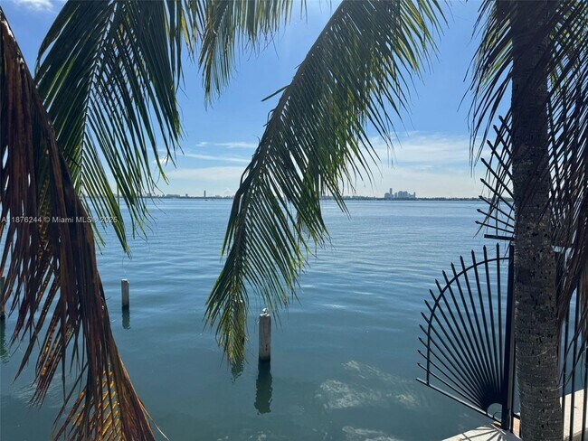 Building Photo - 600 NE 36th St