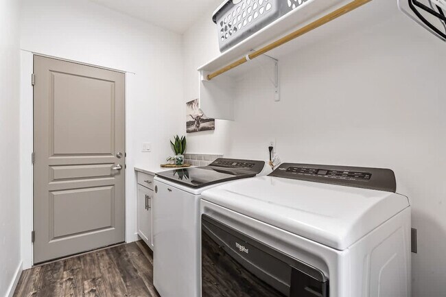 Building Photo - 2092 W Bella Ln