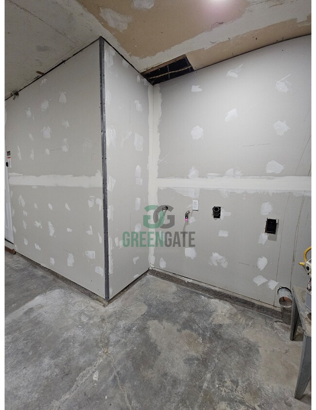 Building Photo - 901 Valente Way