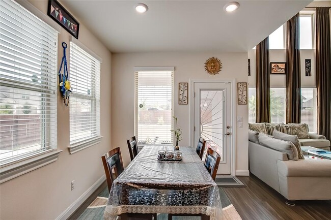 Building Photo - 508 Middle Brook Dr