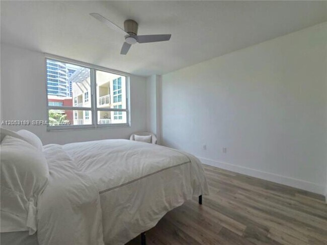 Building Photo - 2000 N Bayshore Dr