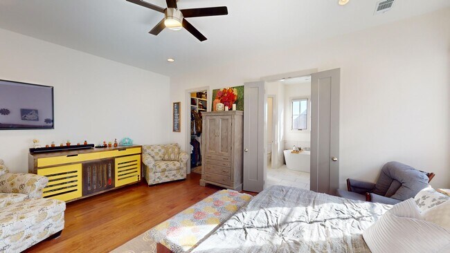 Building Photo - Wonderful 4 Bdrm, 3.5 Bath on outskirts of Eastchase
