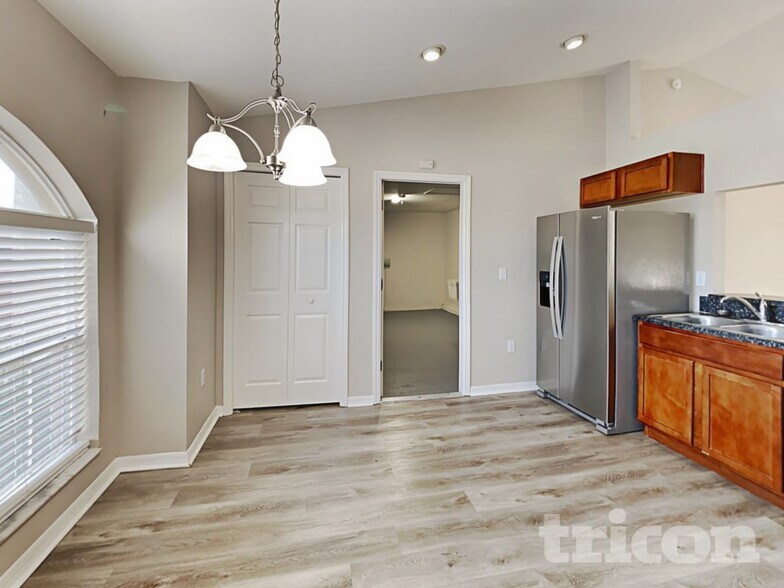 Building Photo - 2075 Sunflower St