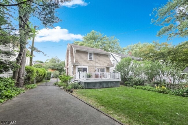 Building Photo - 85 Carteret St