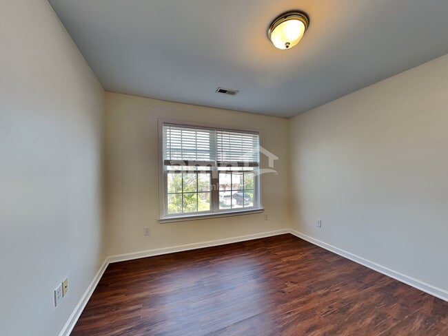 Building Photo - 341 Surrywood Dr