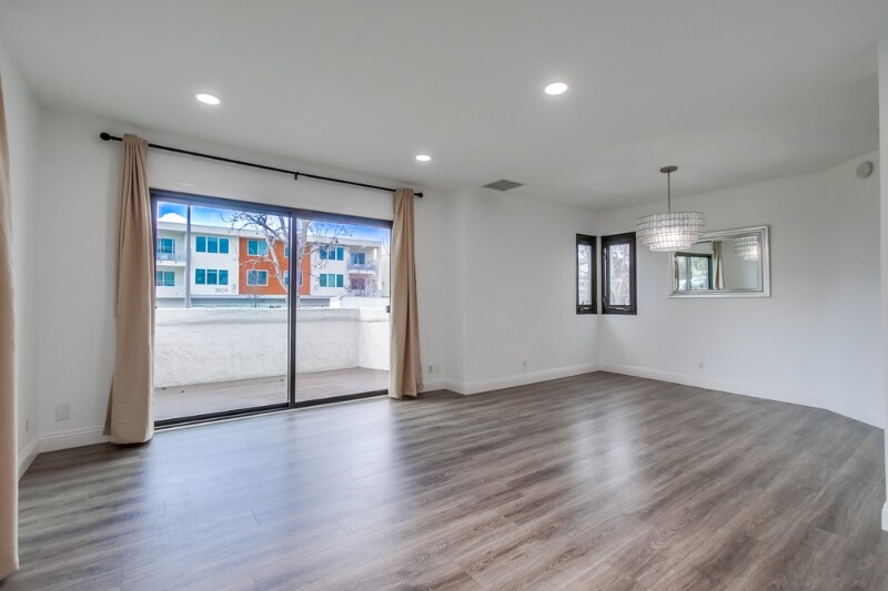 Building Photo - 3906 Voltaire St