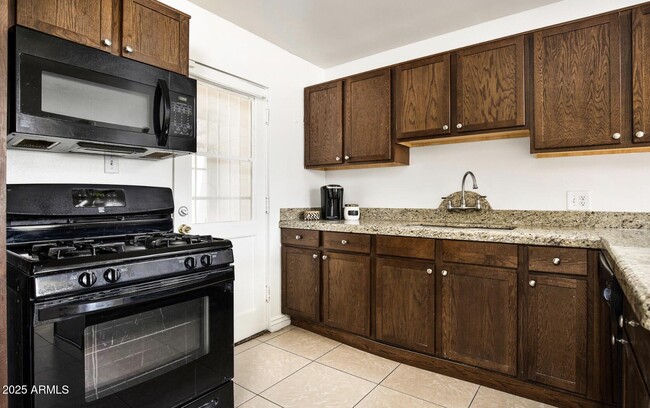 Building Photo - 3914 E Cheery Lynn Rd