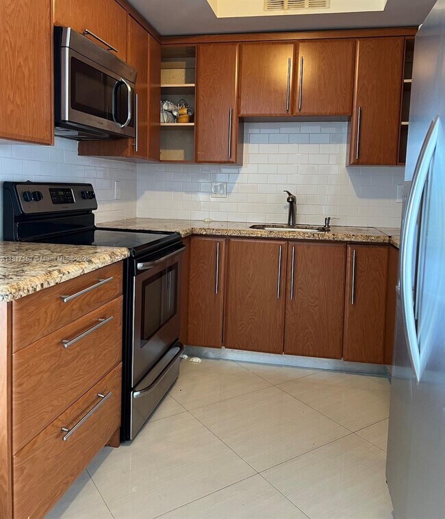 Building Photo - 2500 NE 135th St