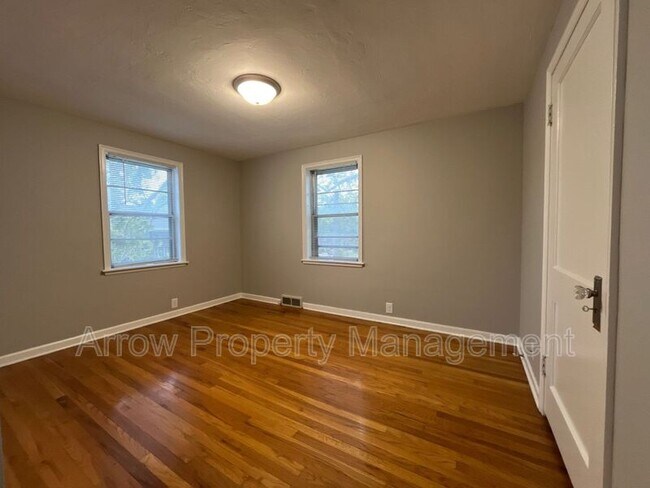 Building Photo - 1515 S 11th St