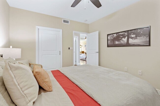 Building Photo - Fully Furnished Condo in the prestigious R...