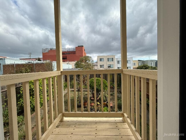 Building Photo - 714-716-716 35th Ave