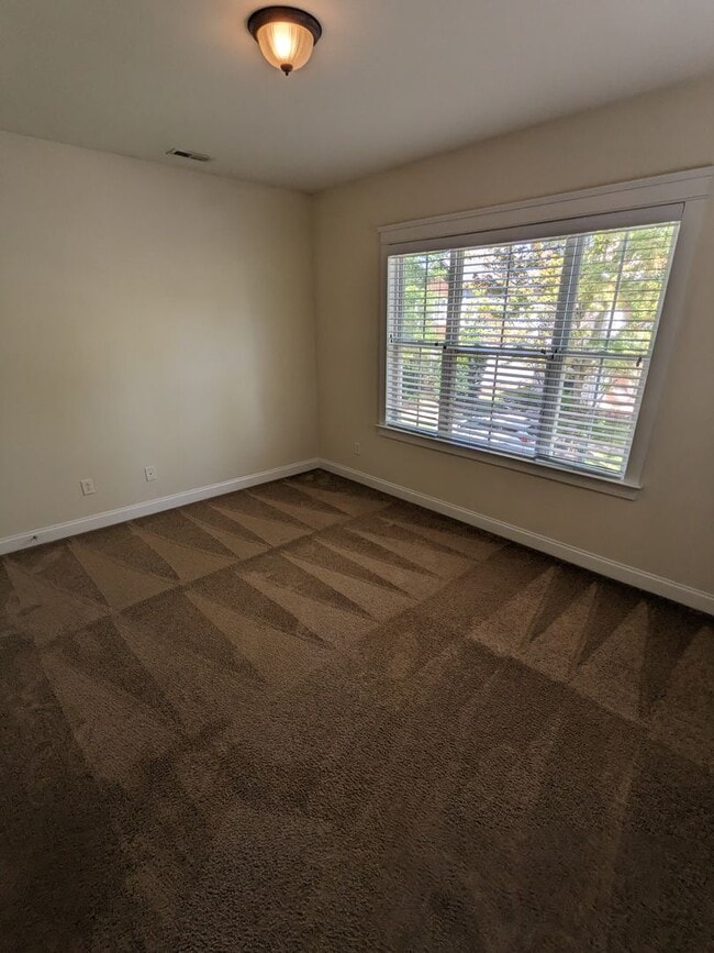 Building Photo - Four Bedroom Huntersville Primary Bedroom on Main Level
