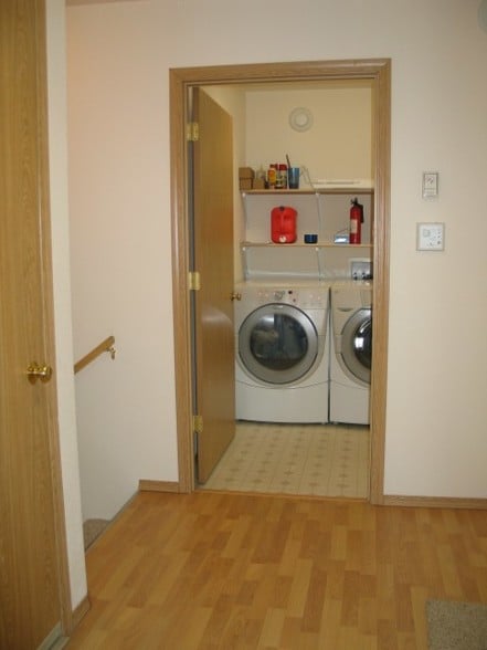 Shared laundry - 3435 Laurance Rd