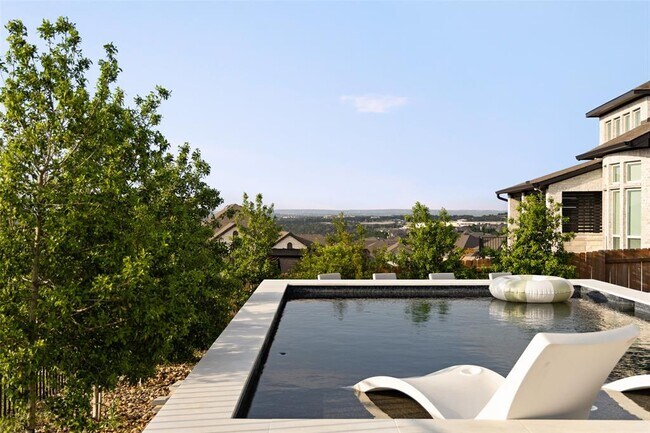 Building Photo - 6517 Empresa Dr