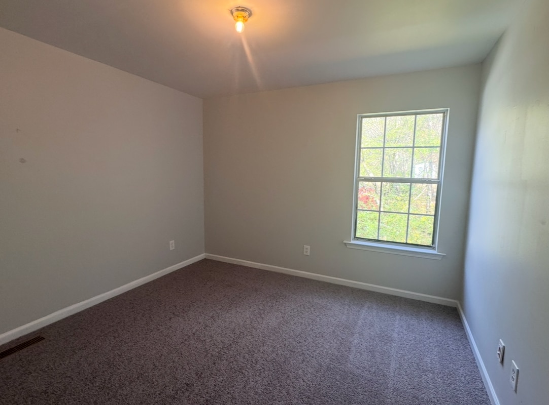 Building Photo - 132 Lola St