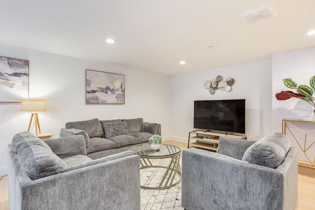 Building Photo - 115 110th Pl SE