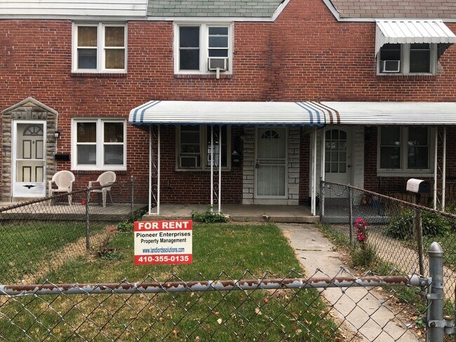 Primary Photo - The Perfect 2 Bed / 1 Bath Townhouse 5 min...