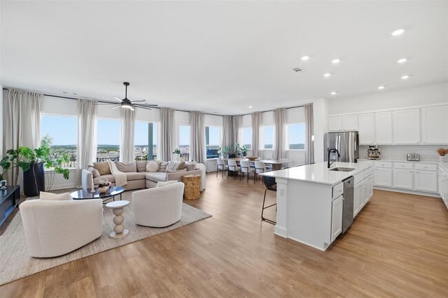 Building Photo - 256 Smoke Tree Cir