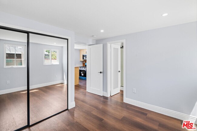 Building Photo - 4622 W 149th St