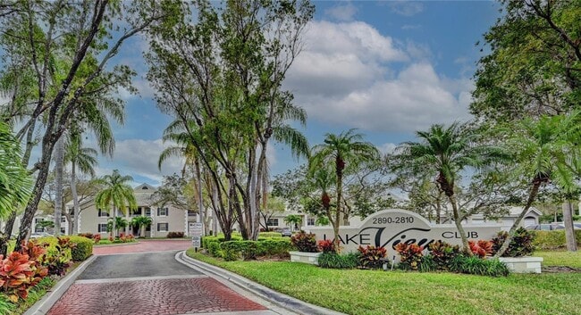 Building Photo - 2851 N Oakland Forest Dr