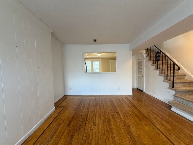 Building Photo - 7 Whitman Ave