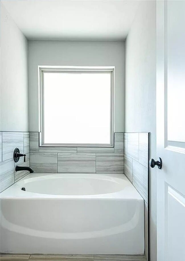 Building Photo - Beautiful 4 Bedroom Home 2 bathroom home!