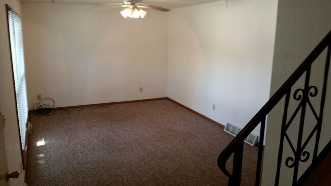 Building Photo - Fandre Dr 2823-2825