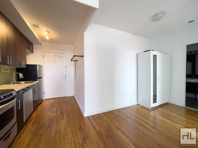 Building Photo - NOLL STREET / Spacious Bushwick 2-Bed 1-Bath / Elevator / In-Building Laundry