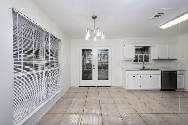 Building Photo - Sweet Cottage-esque 3-Bed 2-Bath in Daphne!