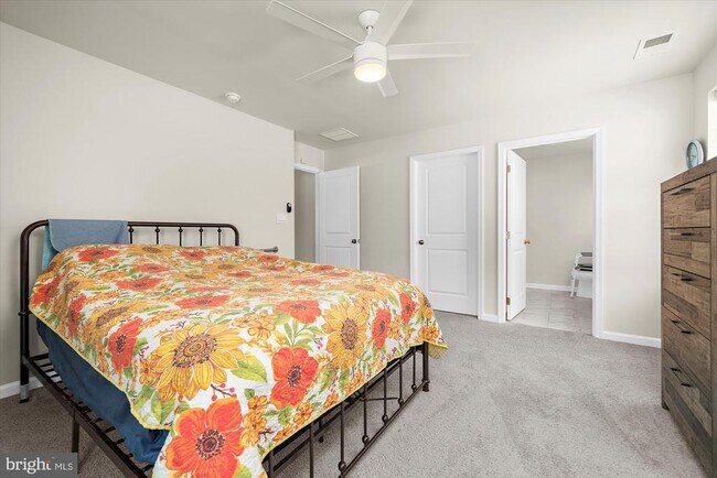 Building Photo - 114 Petal Dr