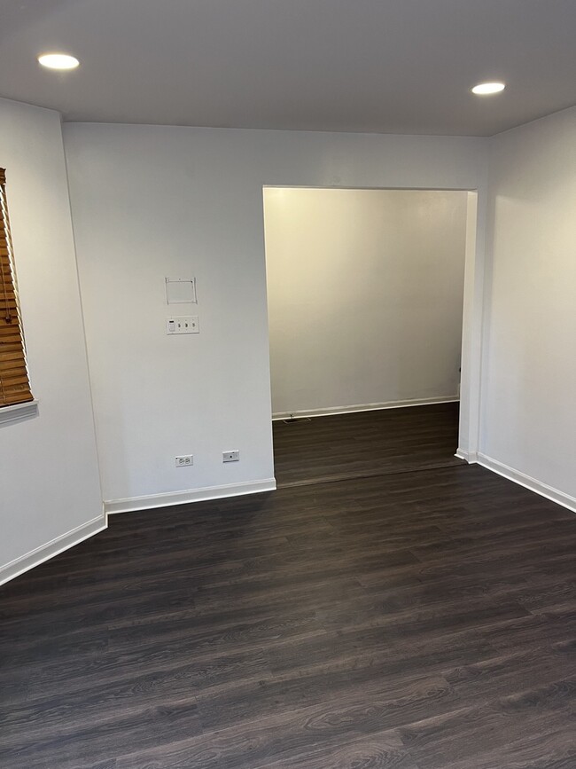Building Photo - 4530 S Woodlawn Ave