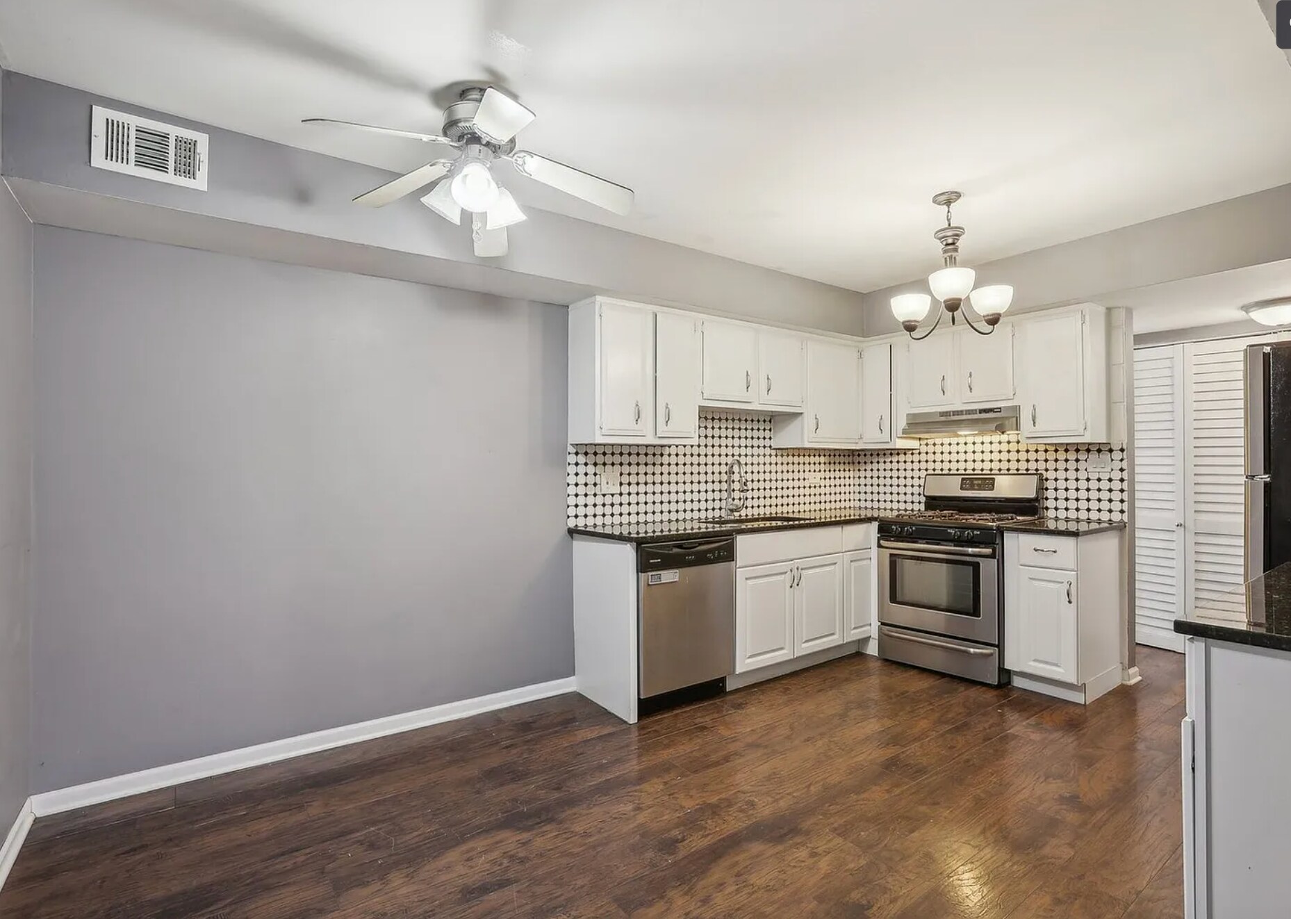 Building Photo - 1945 Hancock Dr