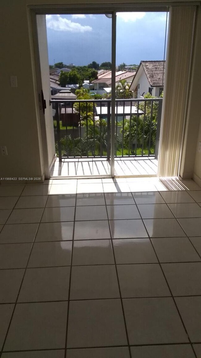 Building Photo - 3901 SW 109th Ave