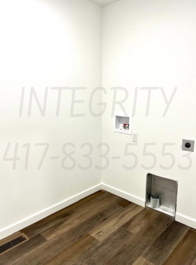 Building Photo - 800 Hoffman Hills Blvd