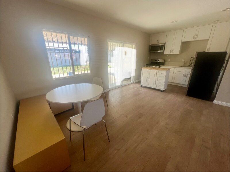 Building Photo - 5385 Howard St