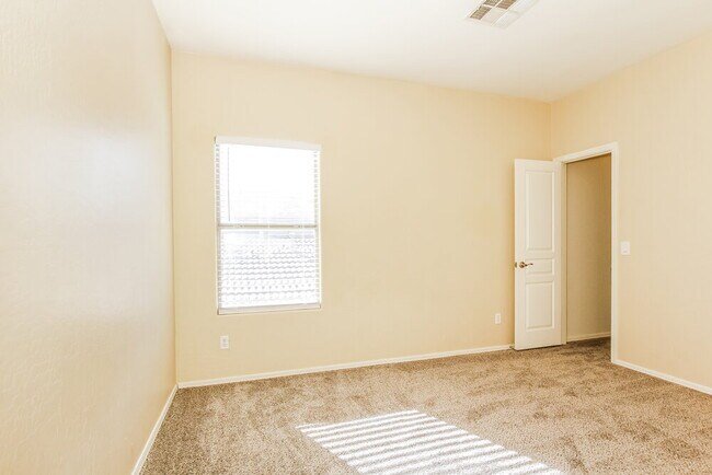 Building Photo - 16115 N 168th Ave