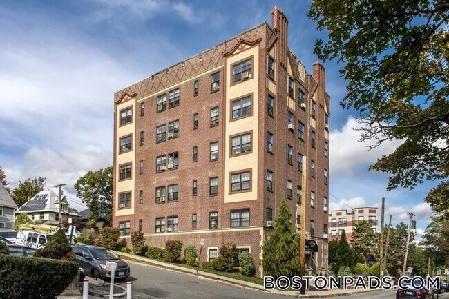 Building Photo - 2 Elmwood Ave