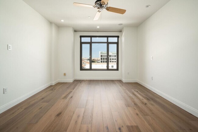 Building Photo - 7181 E Camelback Rd