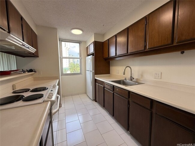 Primary Photo - 2600 Pualani Way